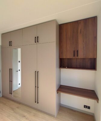 Töölauaga garderoobilahendus. Mõõdu järgi valmistatud, Kesklinn